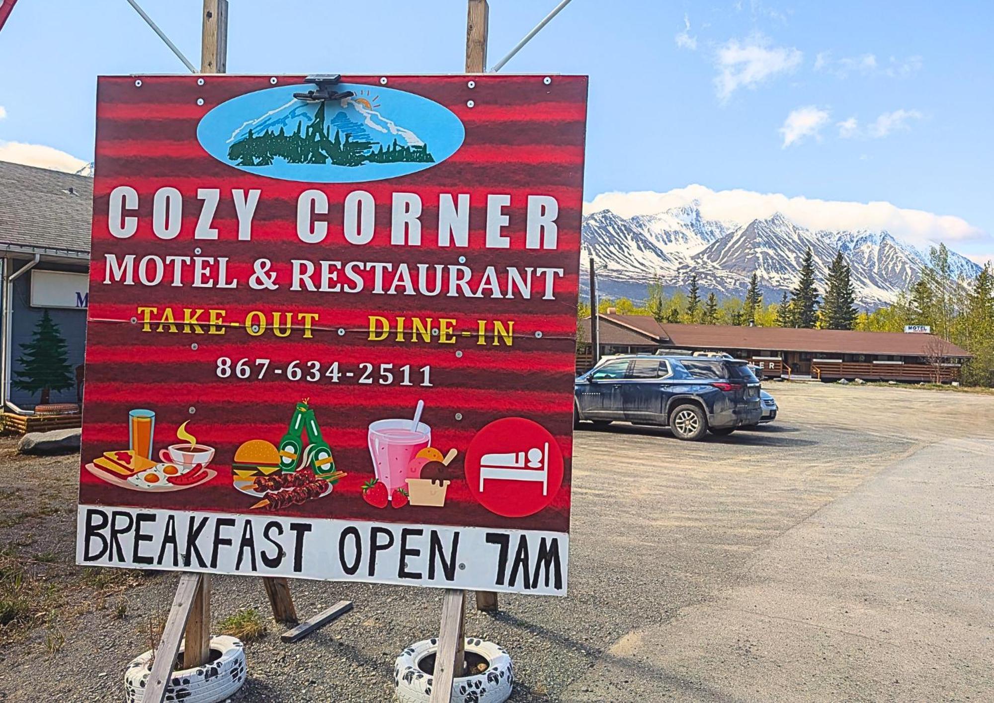 Cozy Corner Motel & Restaurant Haines Junction Exterior foto